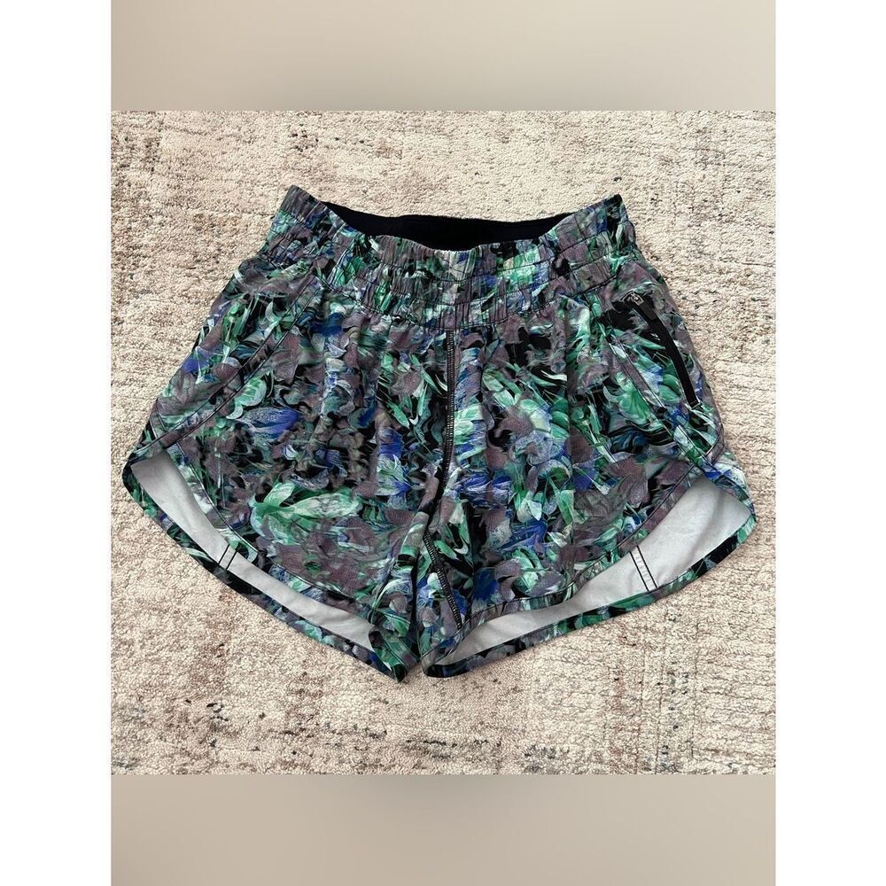 Lululemon Tracker Short V 4"  Size 6 Great Gray